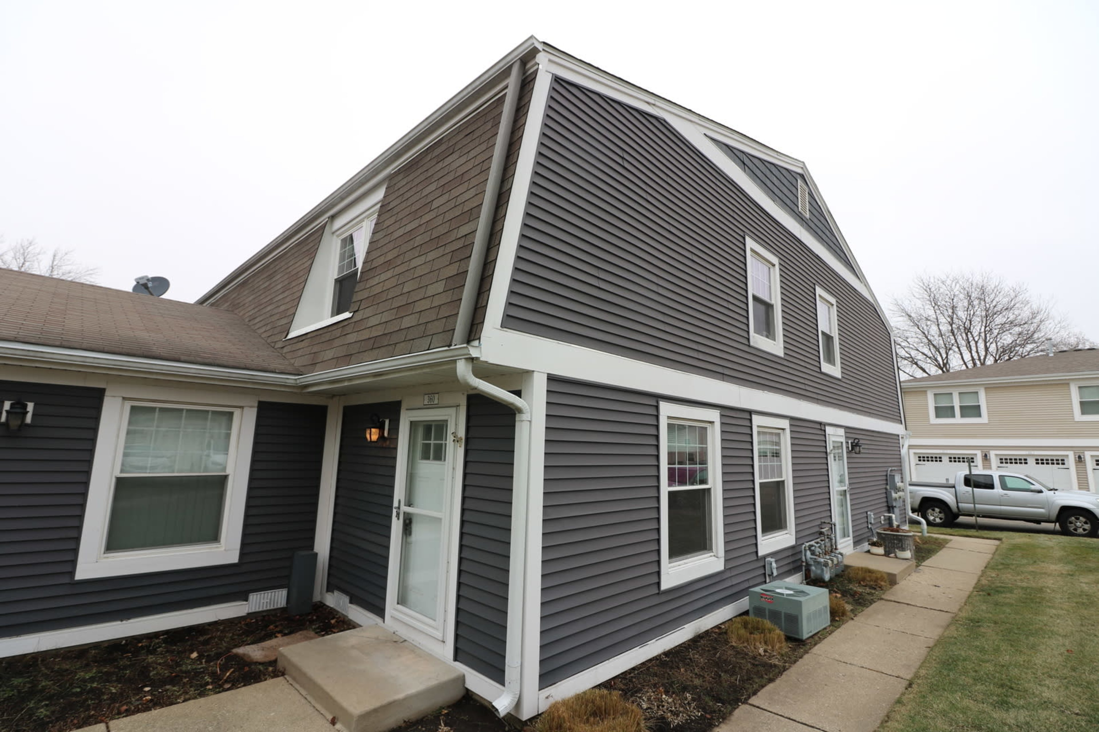 360 Farmingdale, Vernon Hills — sold