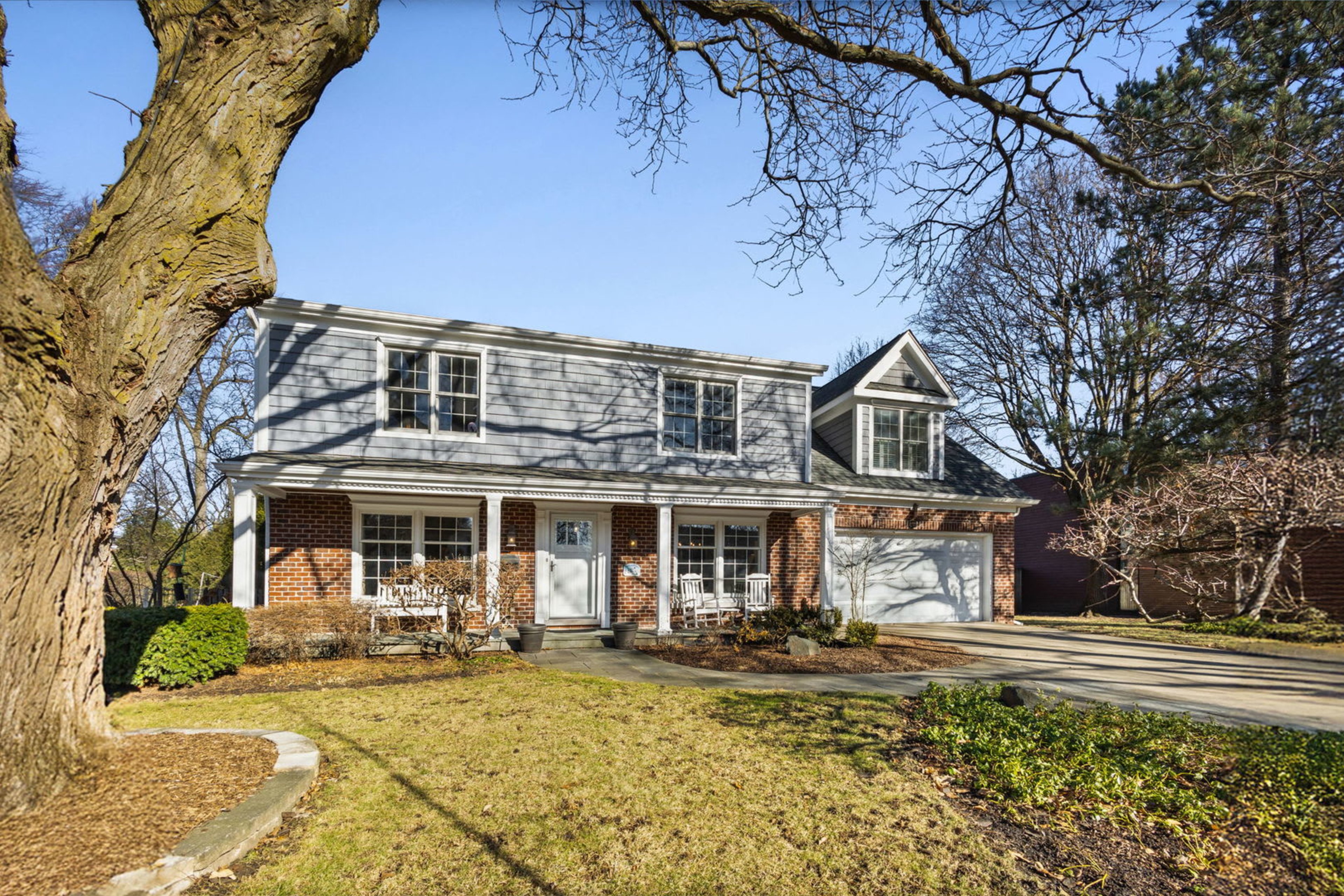 1419 Blackthorn Drive, Glenview — sold