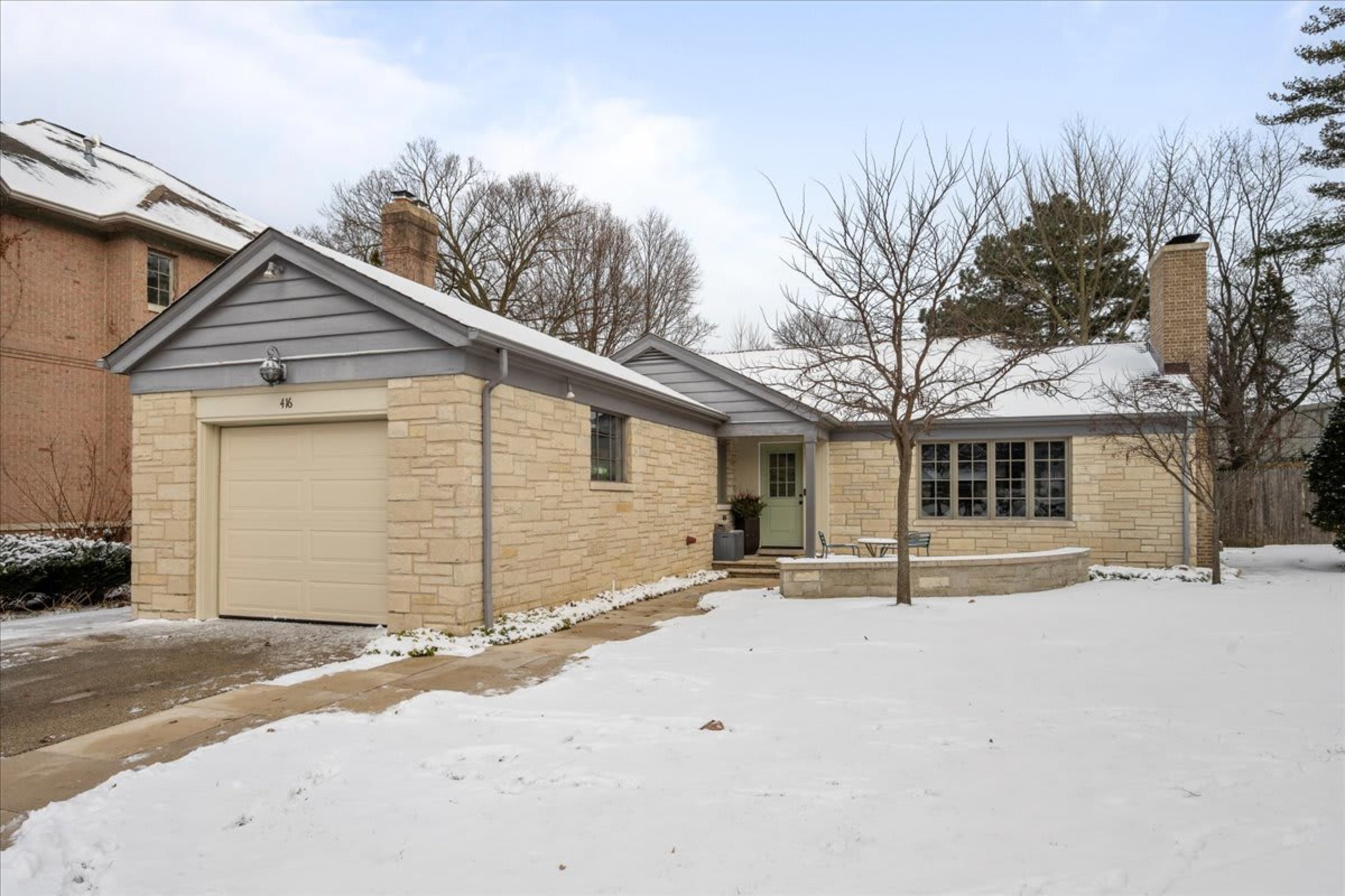 416 Pine Manor, Wilmette — sold