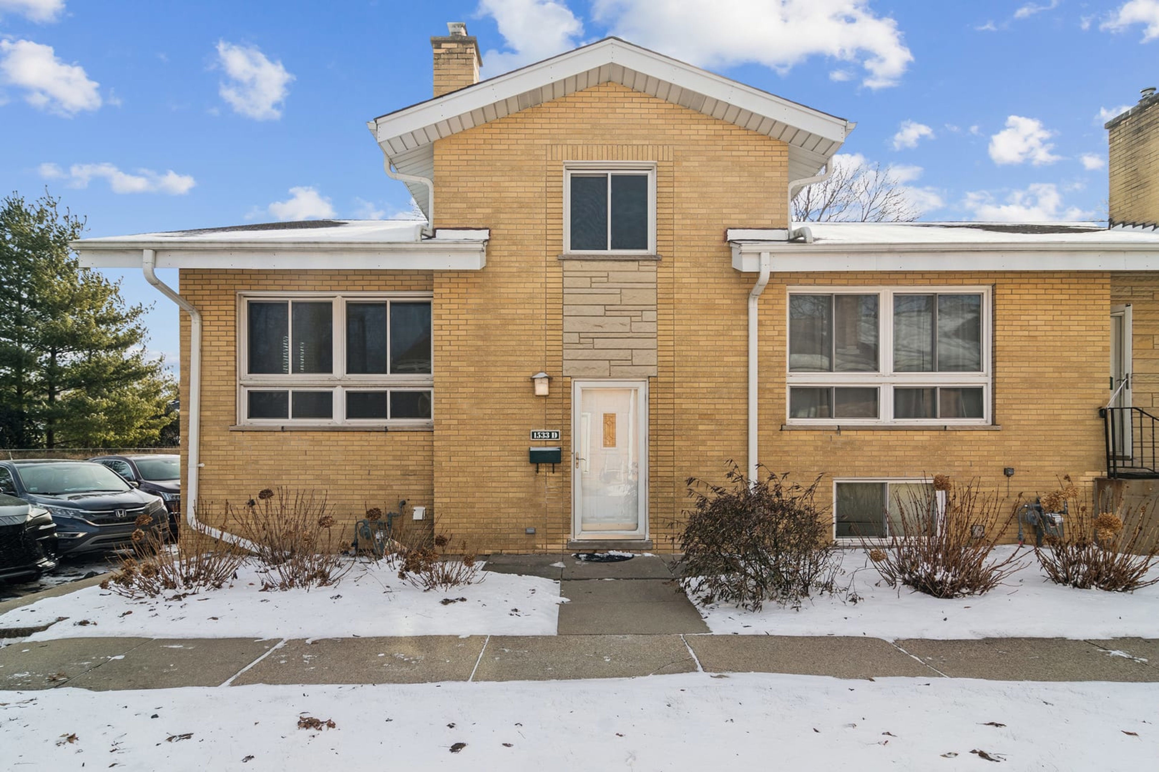 1533 ARLINGTON HEIGHTS