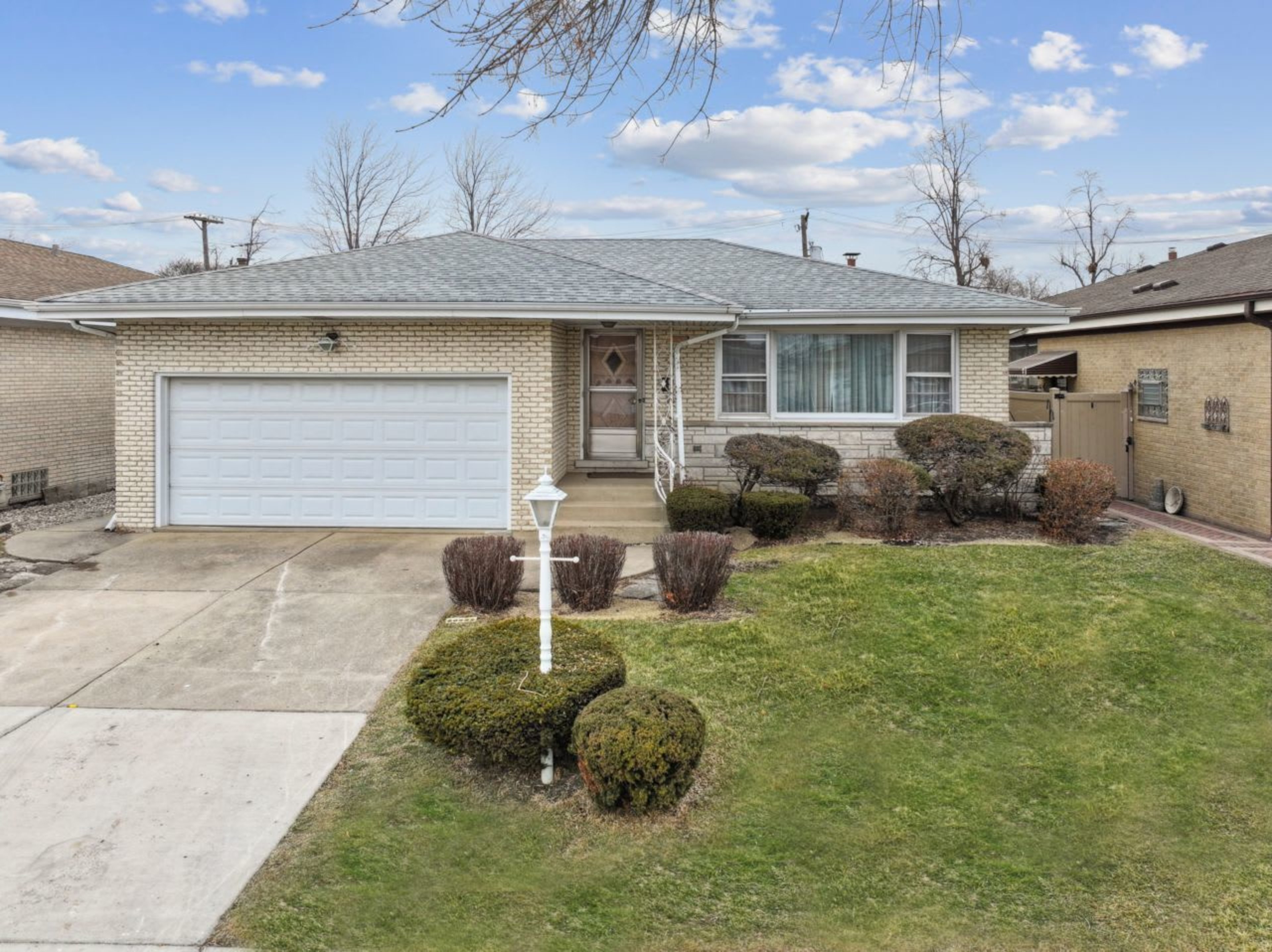 8300 Balmoral, Chicago