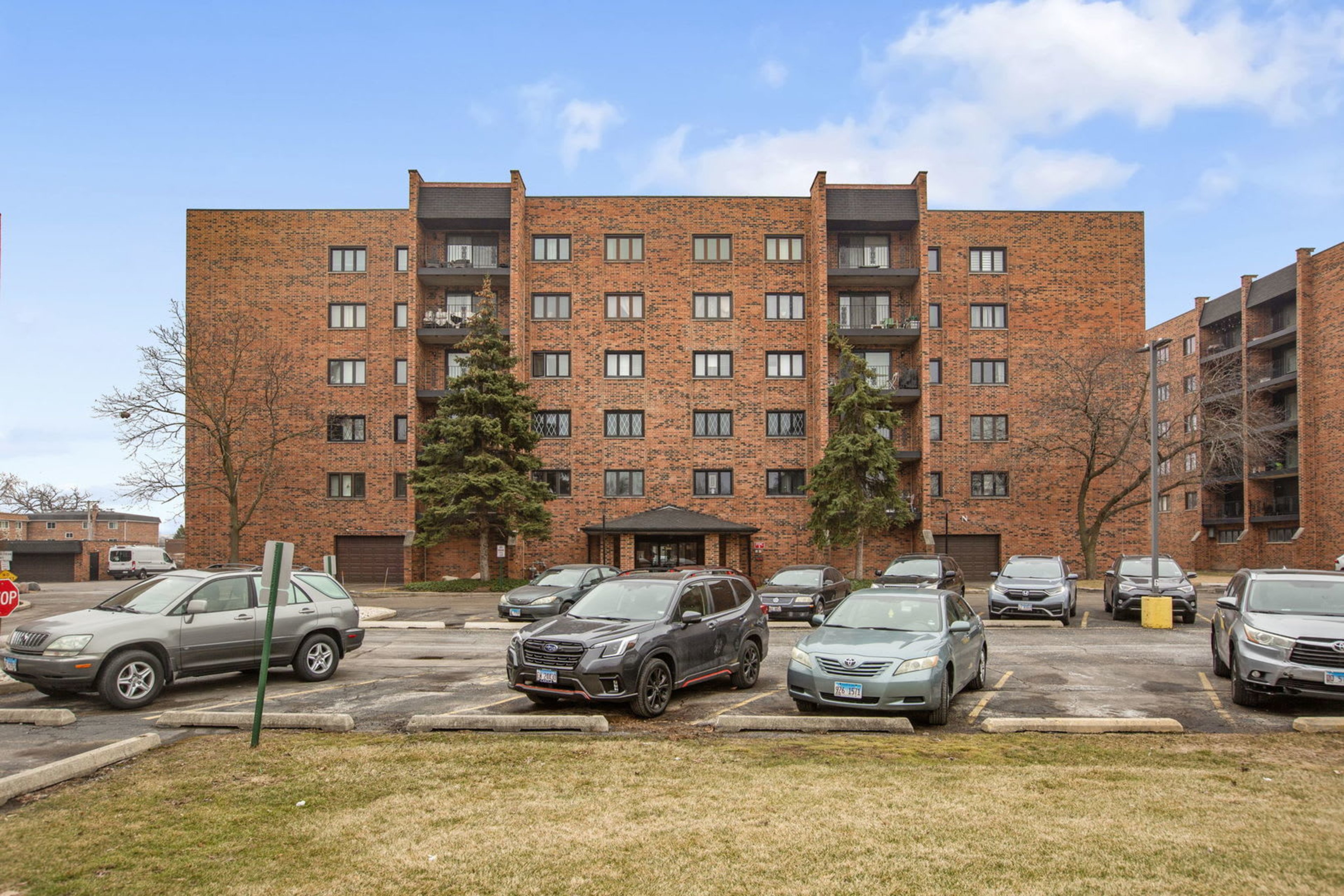 9357 Landings Lane, Des Plaines — sold