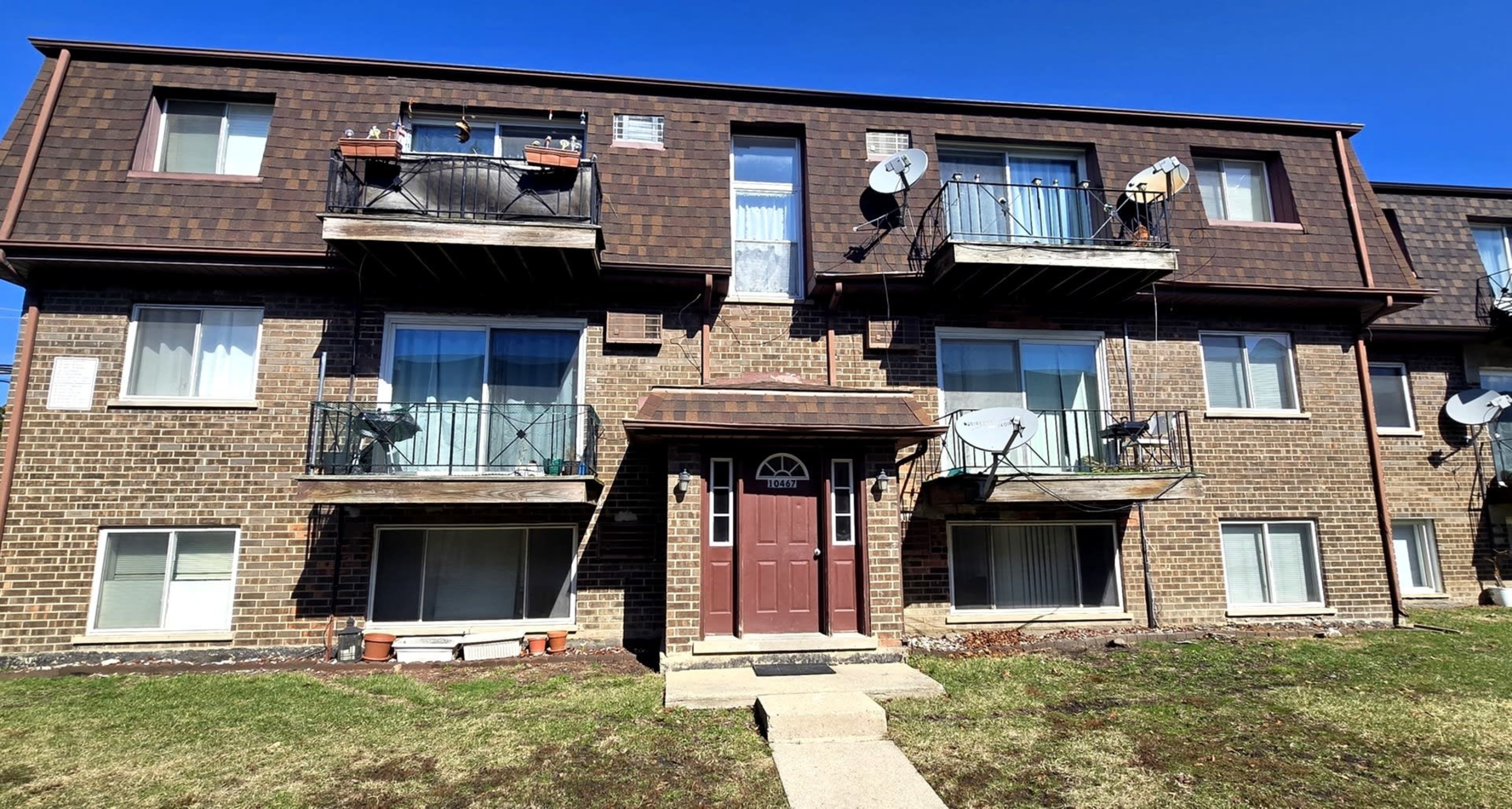 10467 DEARLOVE Road, Glenview