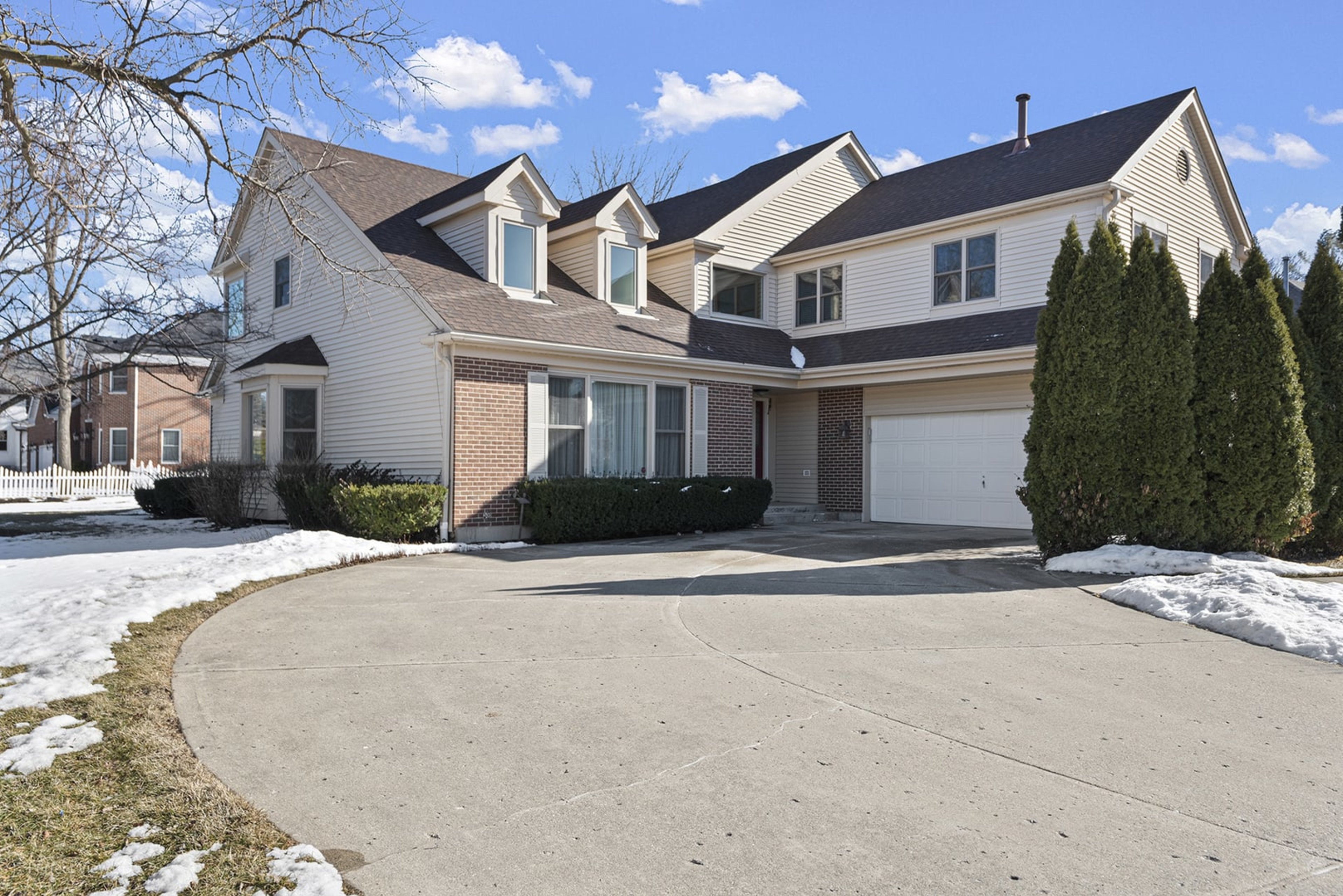 2833 Whispering Oaks Drive, Buffalo Grove — sold