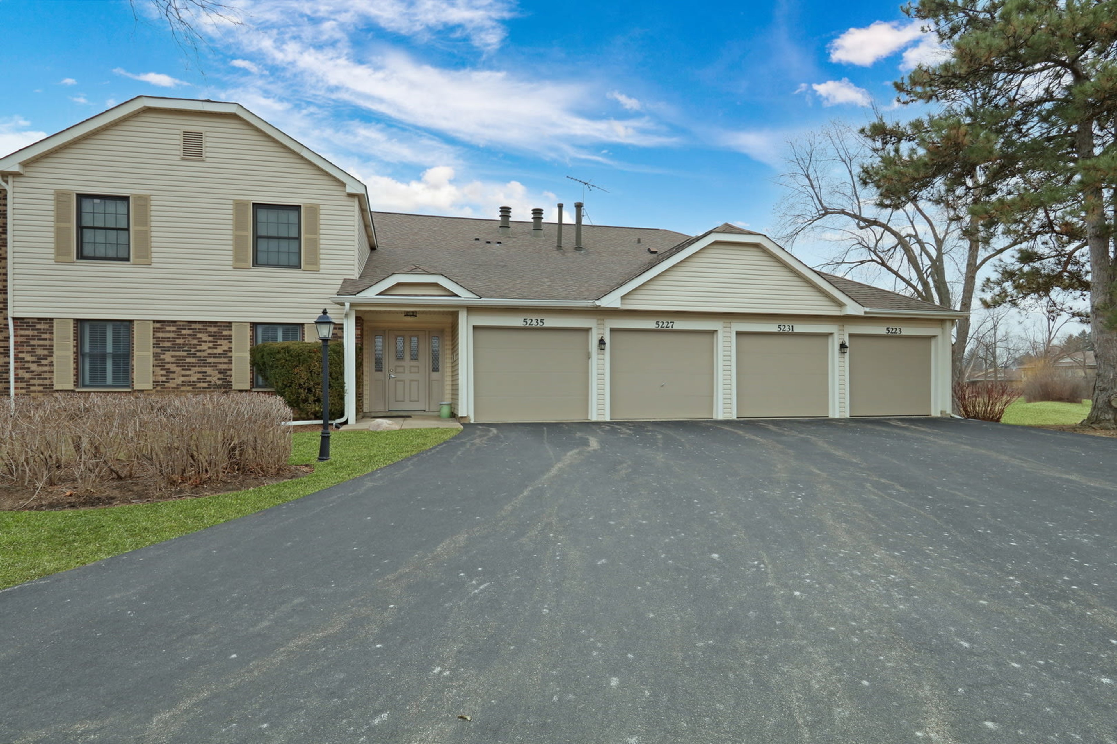 5231 Rockpointe Court, Gurnee