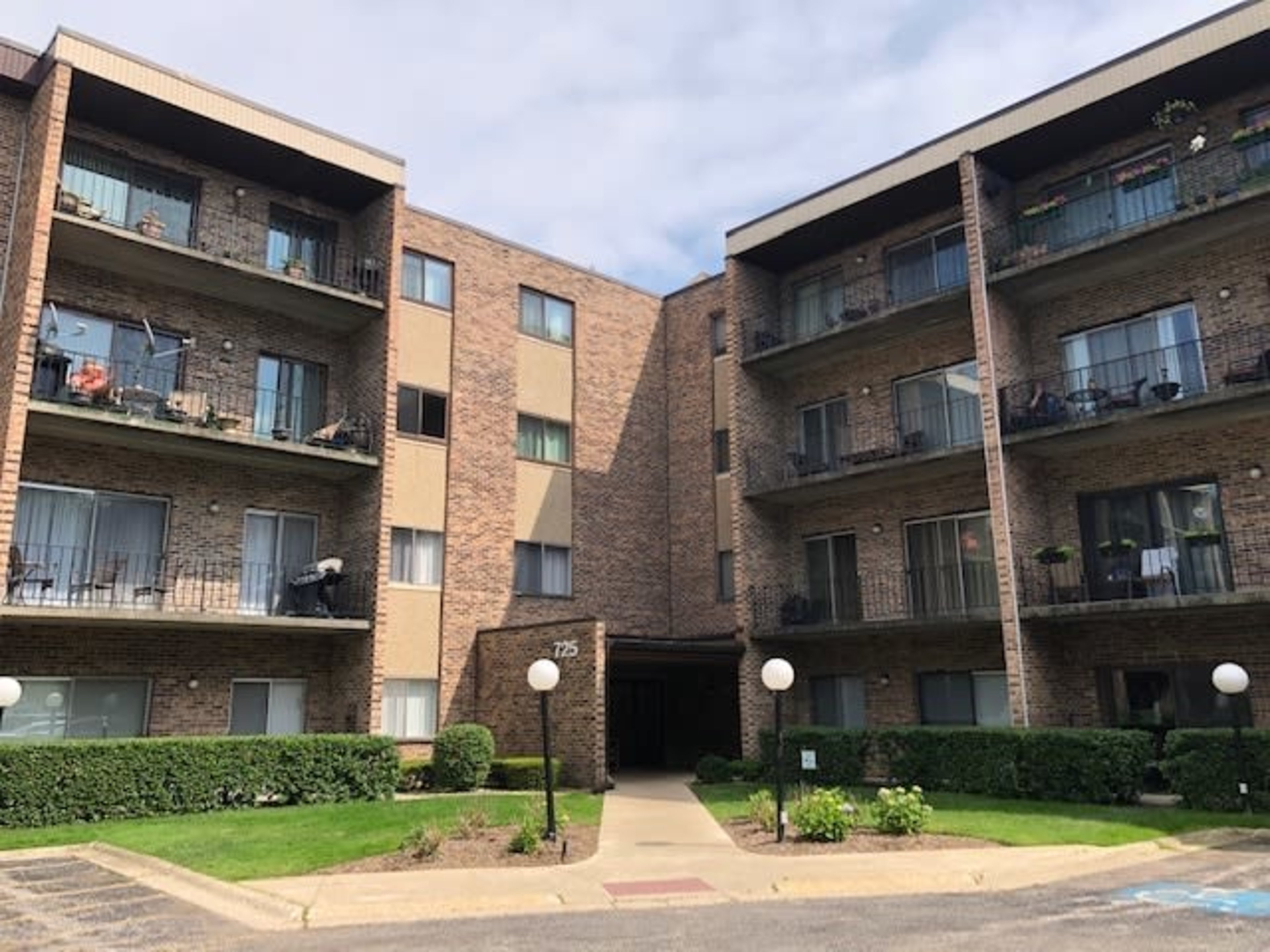 725 Huntington Commons