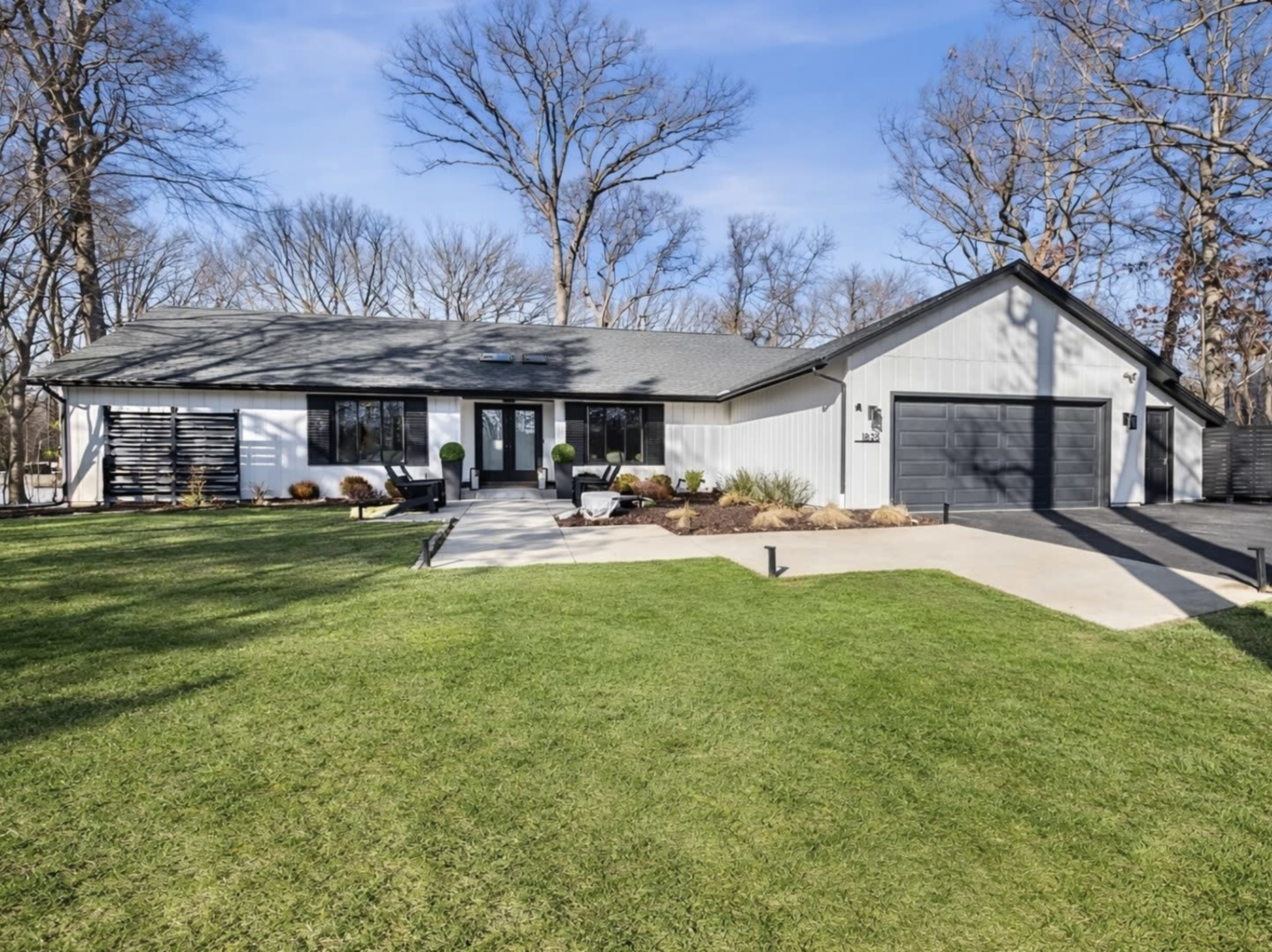1828 White Fence, Libertyville