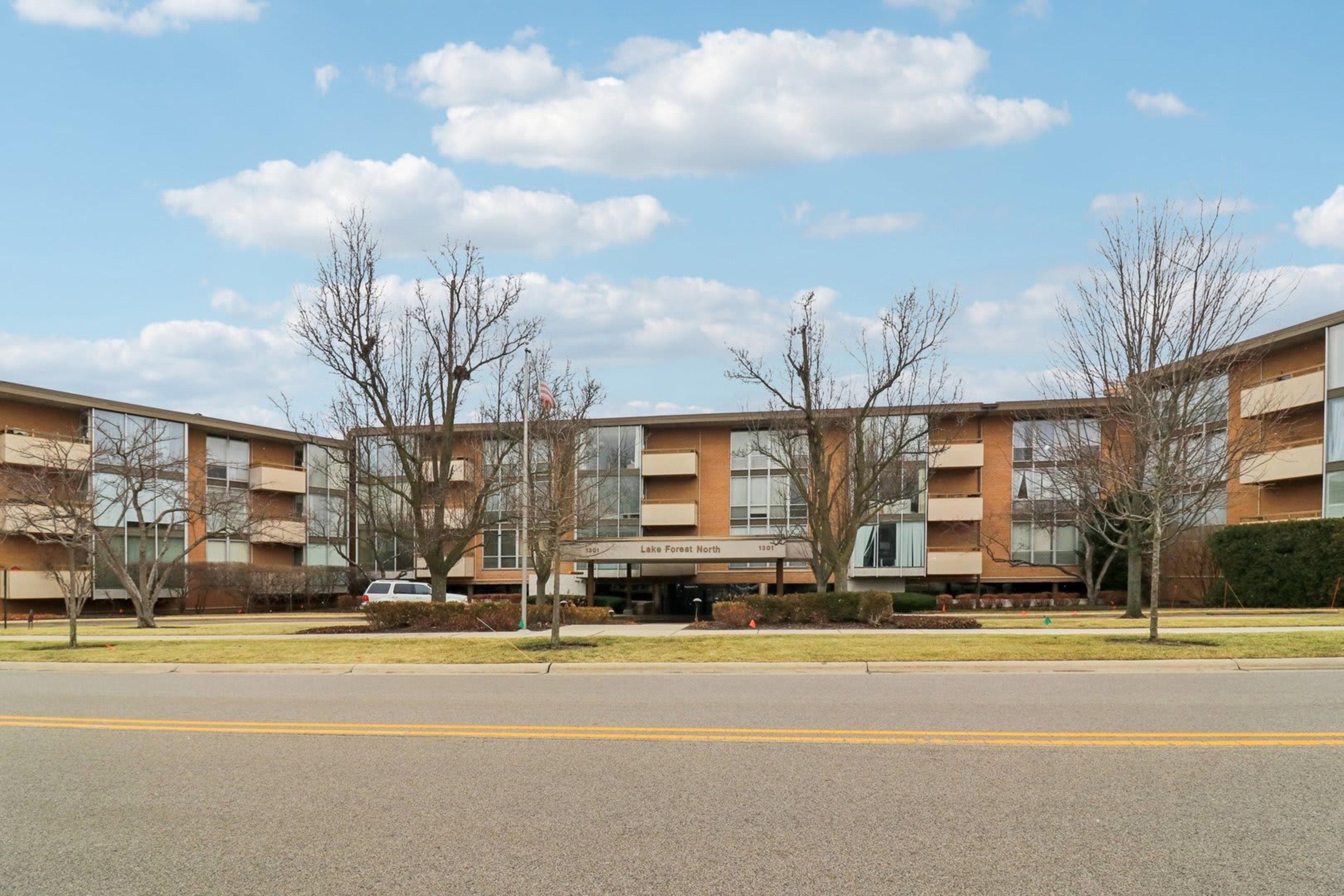 1301 Western Avenue, Lake Forest