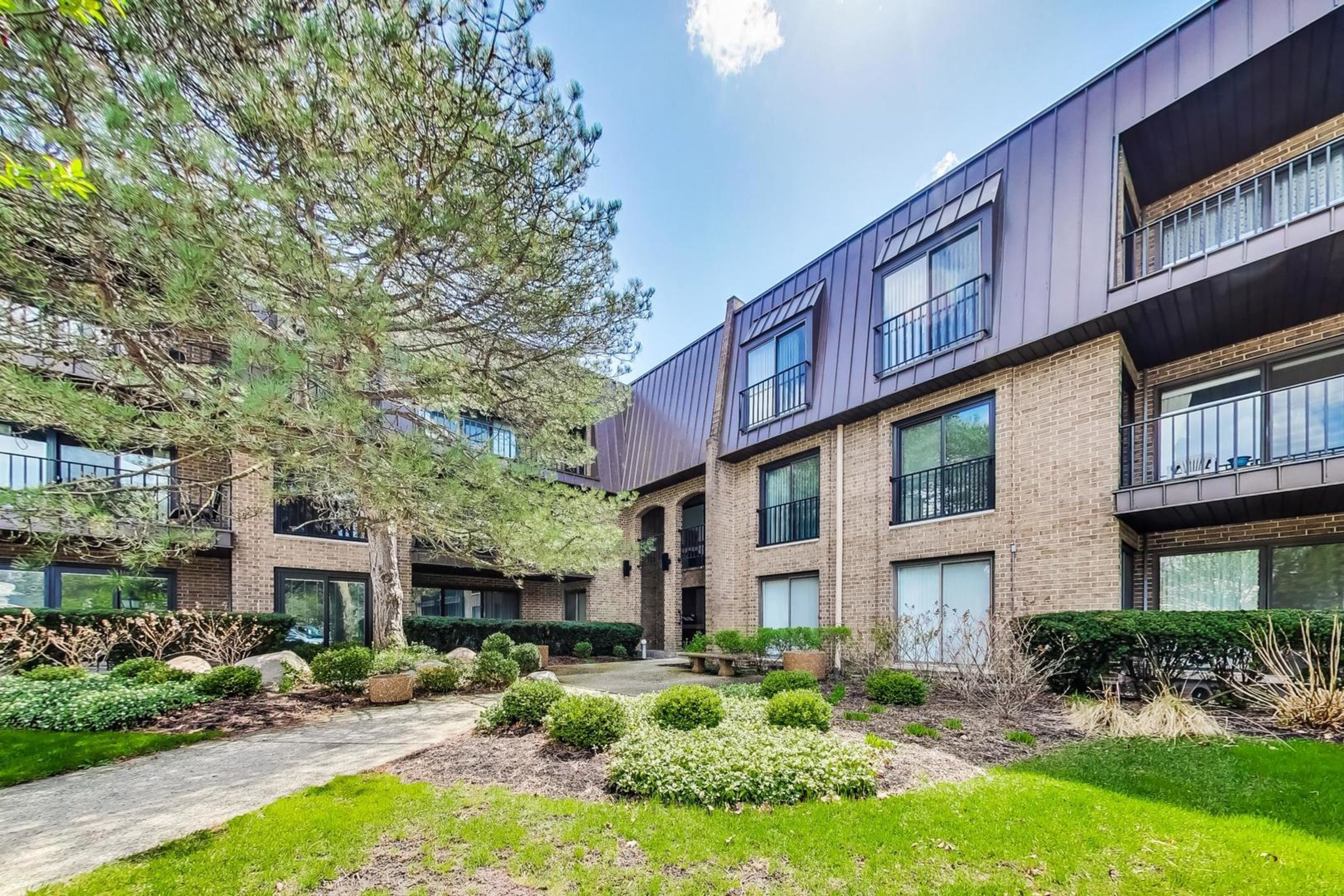 1 The Court of Harborside Court, Northbrook
