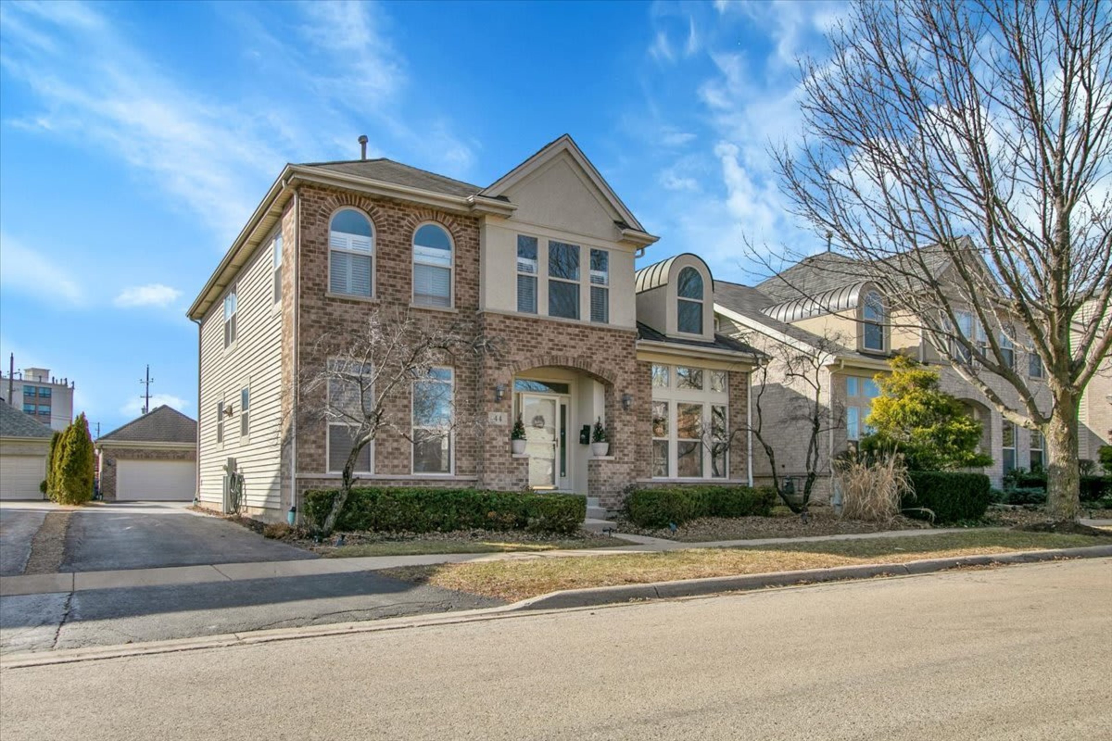 44 Westover, Highwood