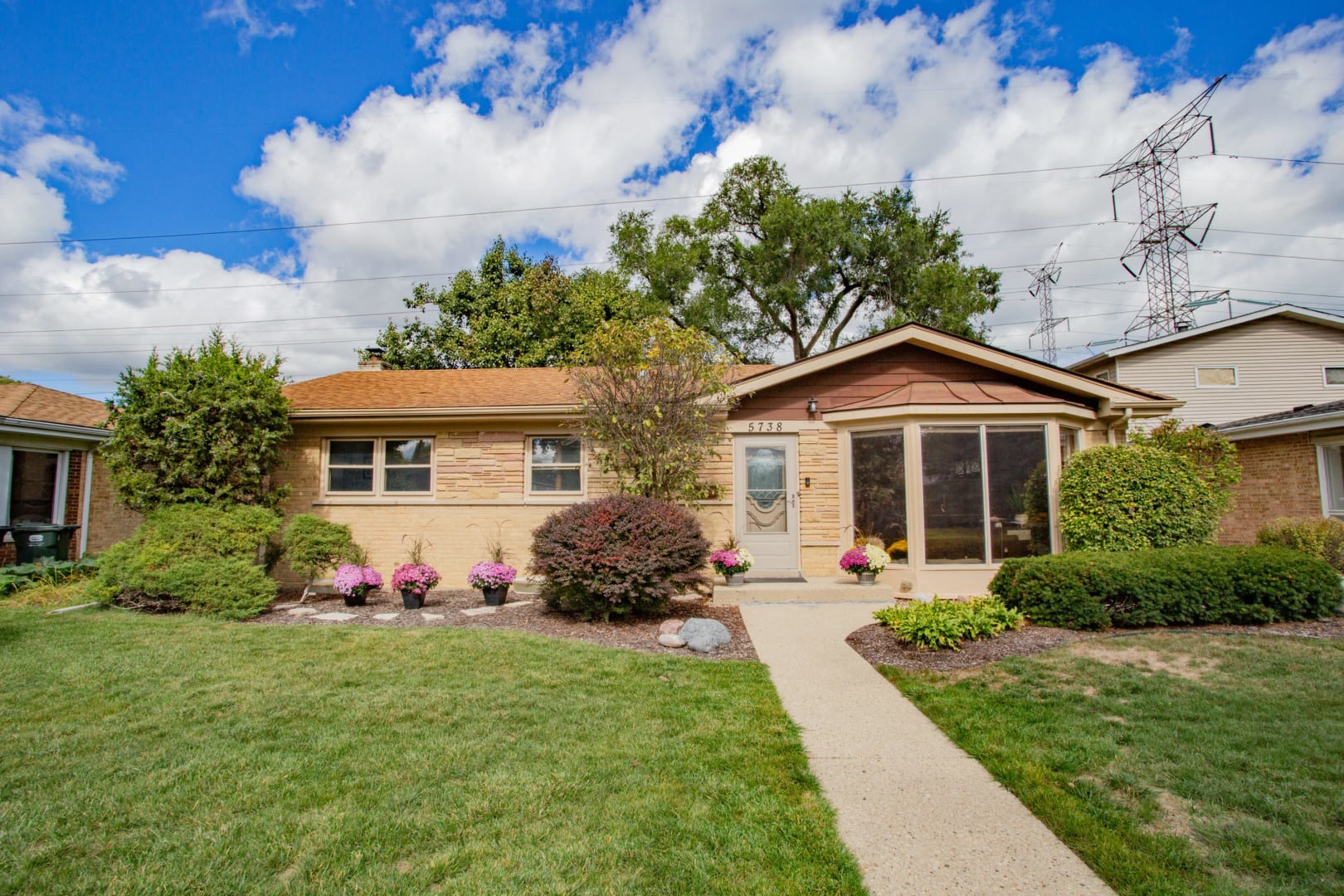 5738 Lyons, Morton Grove
