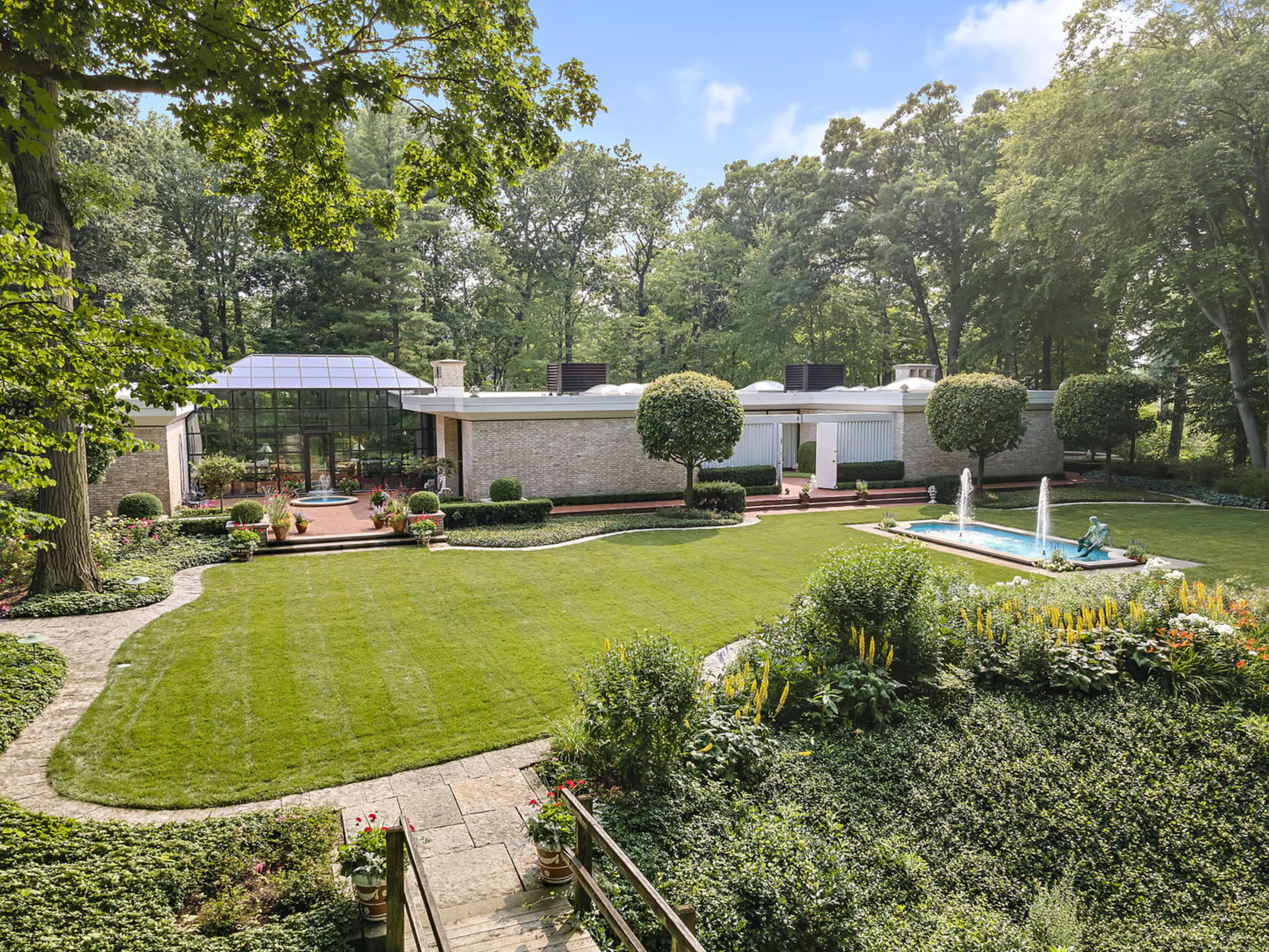 240 Shore Acres, Lake Bluff