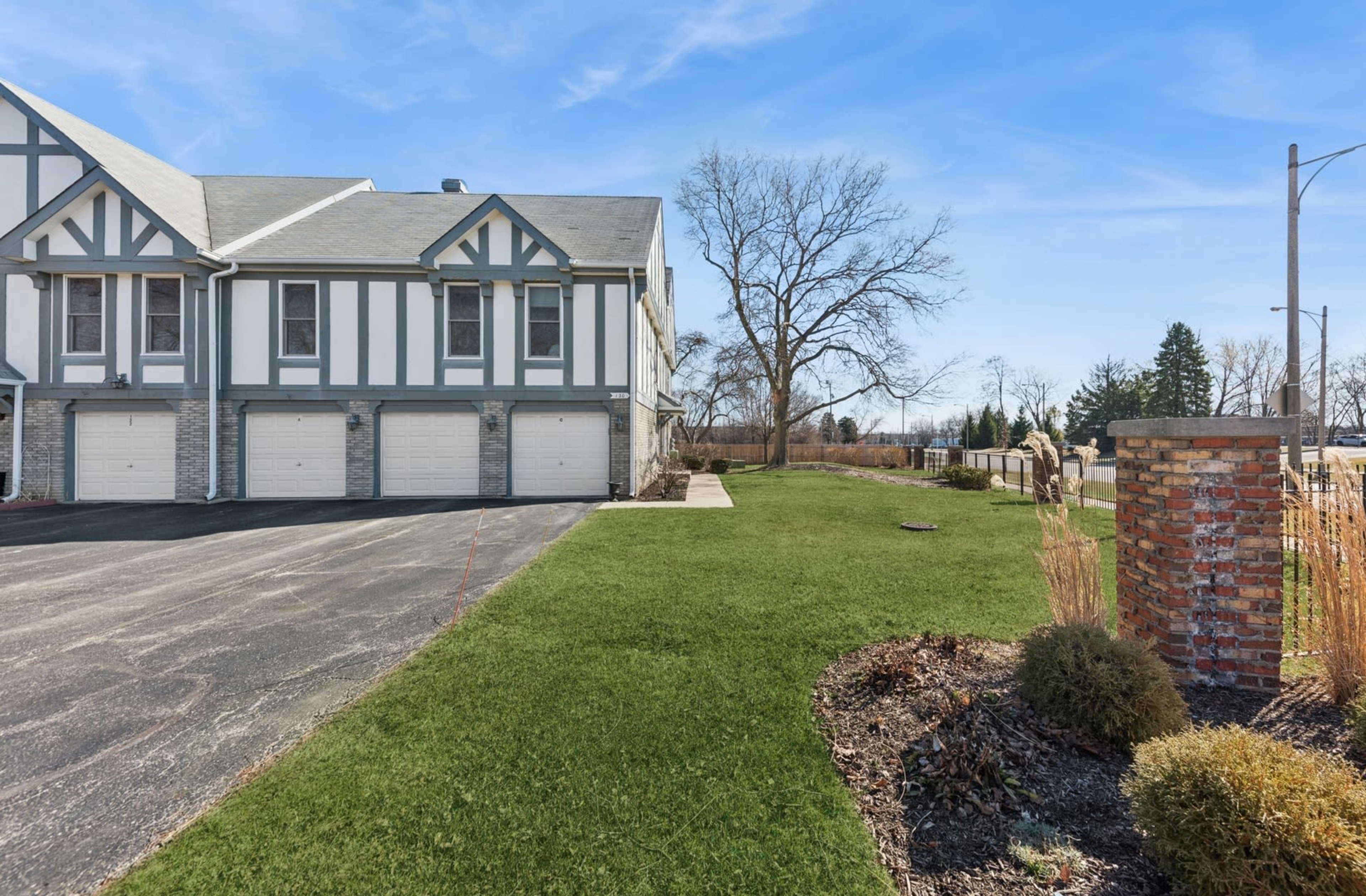 120 Golf Road, Libertyville