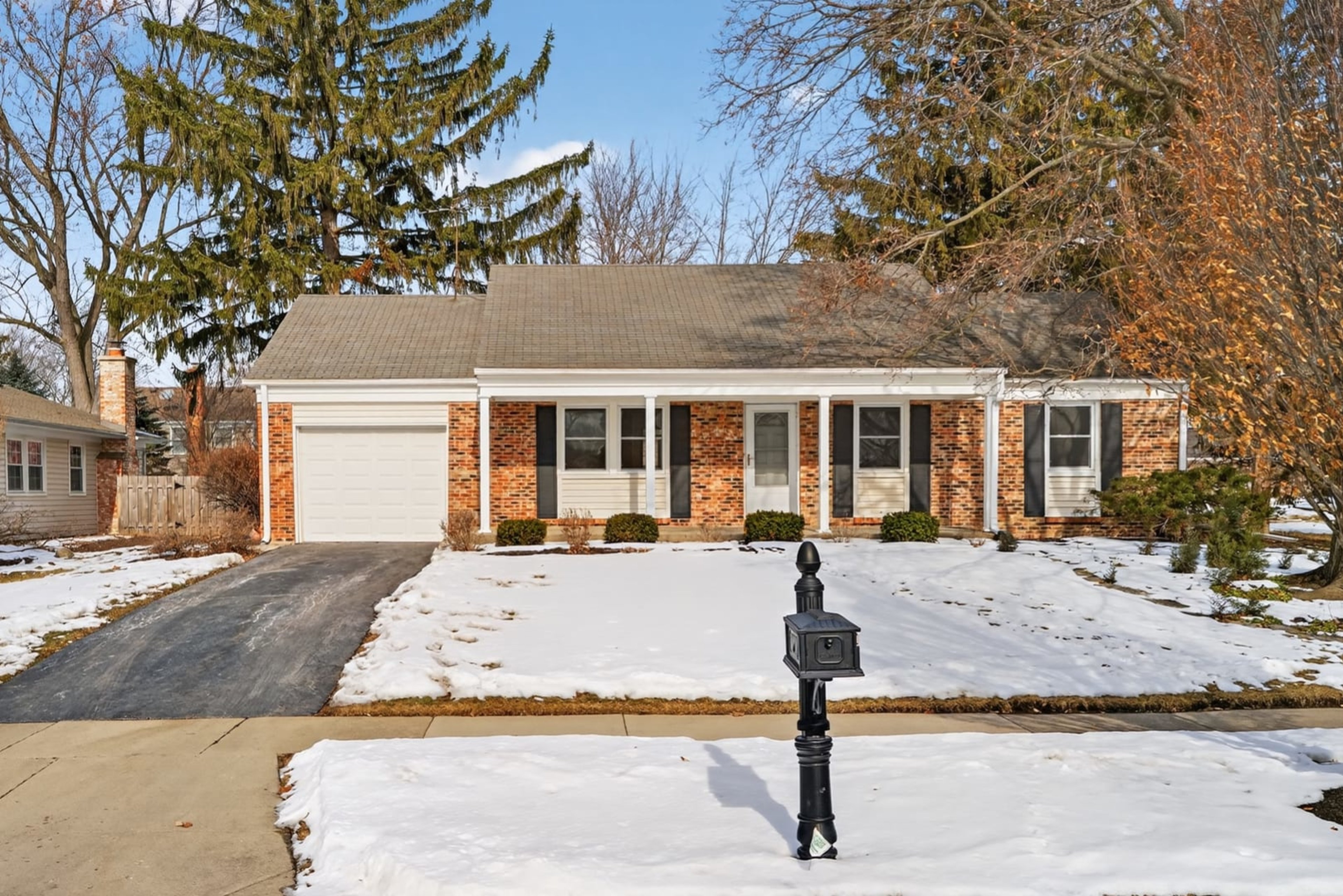 1161 Parker Lane, Buffalo Grove — sold