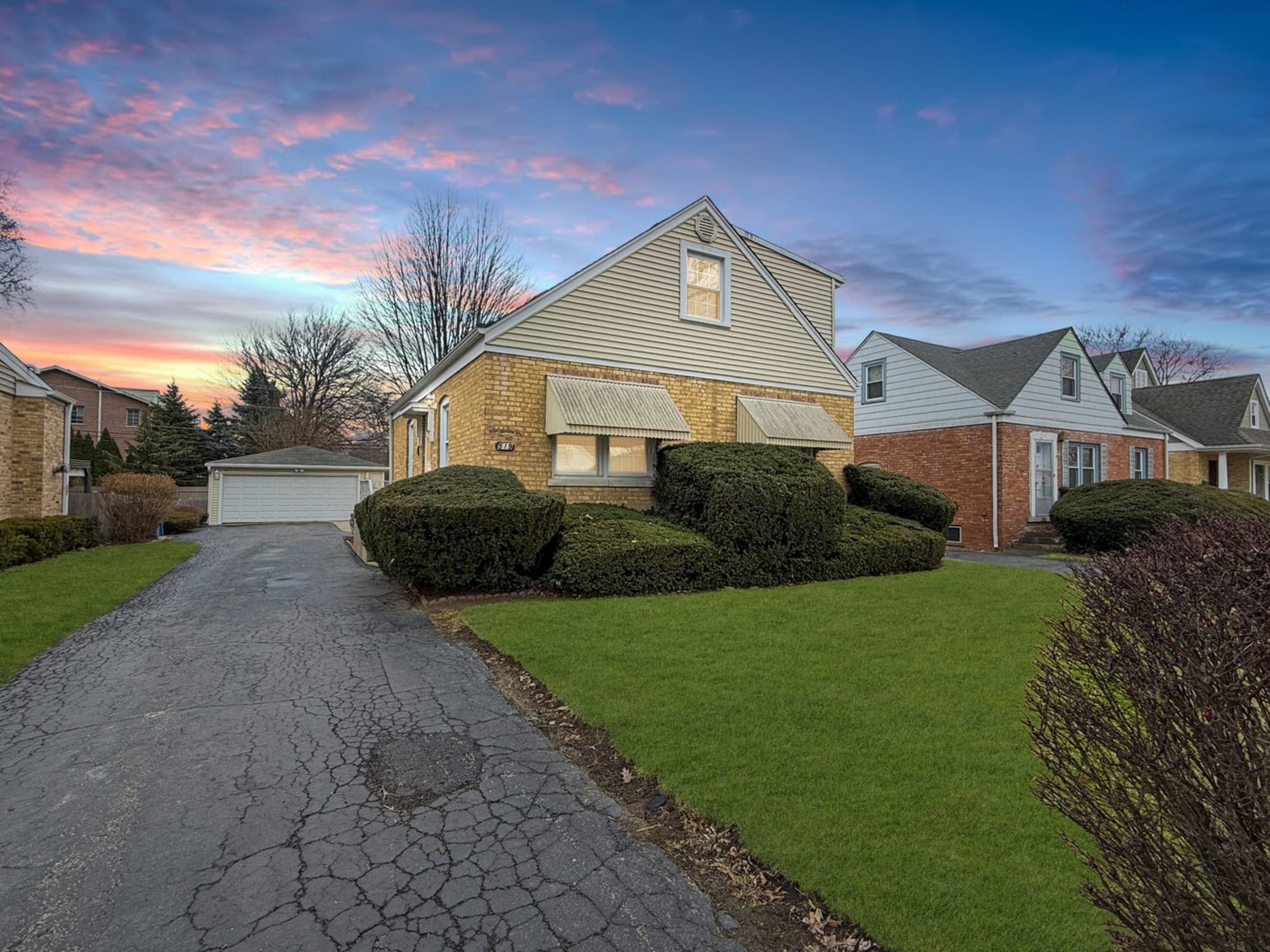 519 N Elm Street, Mount Prospect — sold