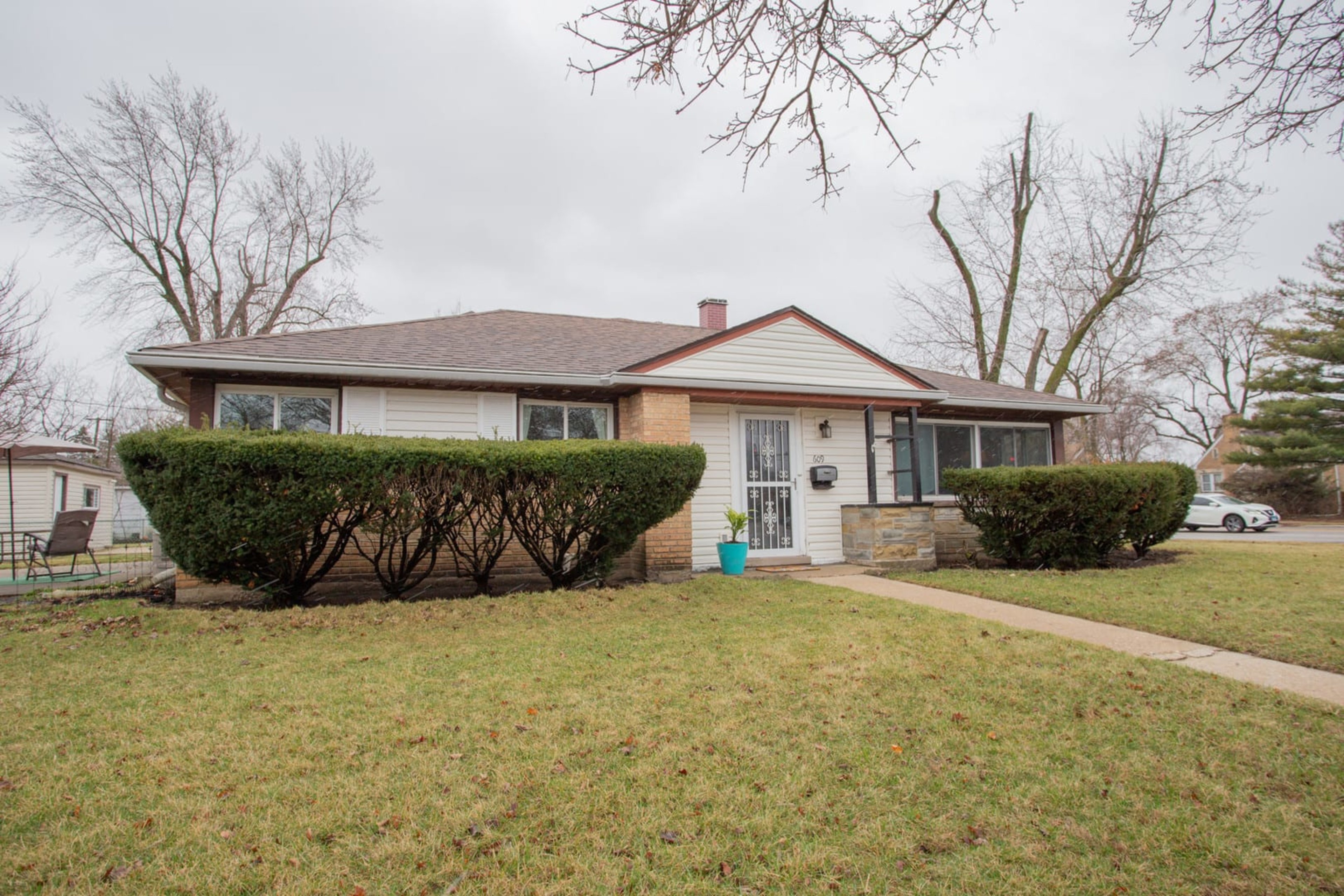 609 Thacker Street, Des Plaines