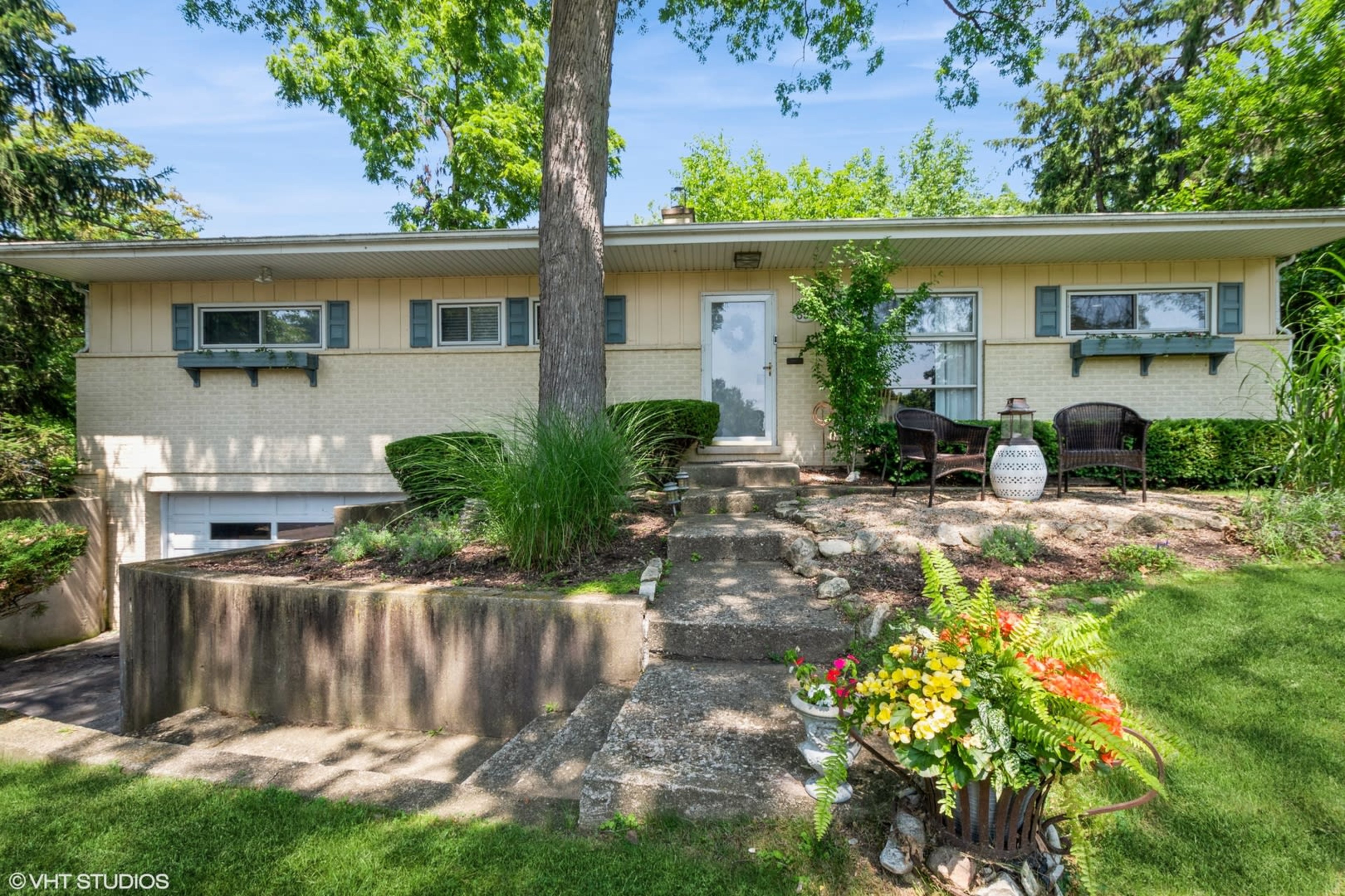 595 Ravinia Road