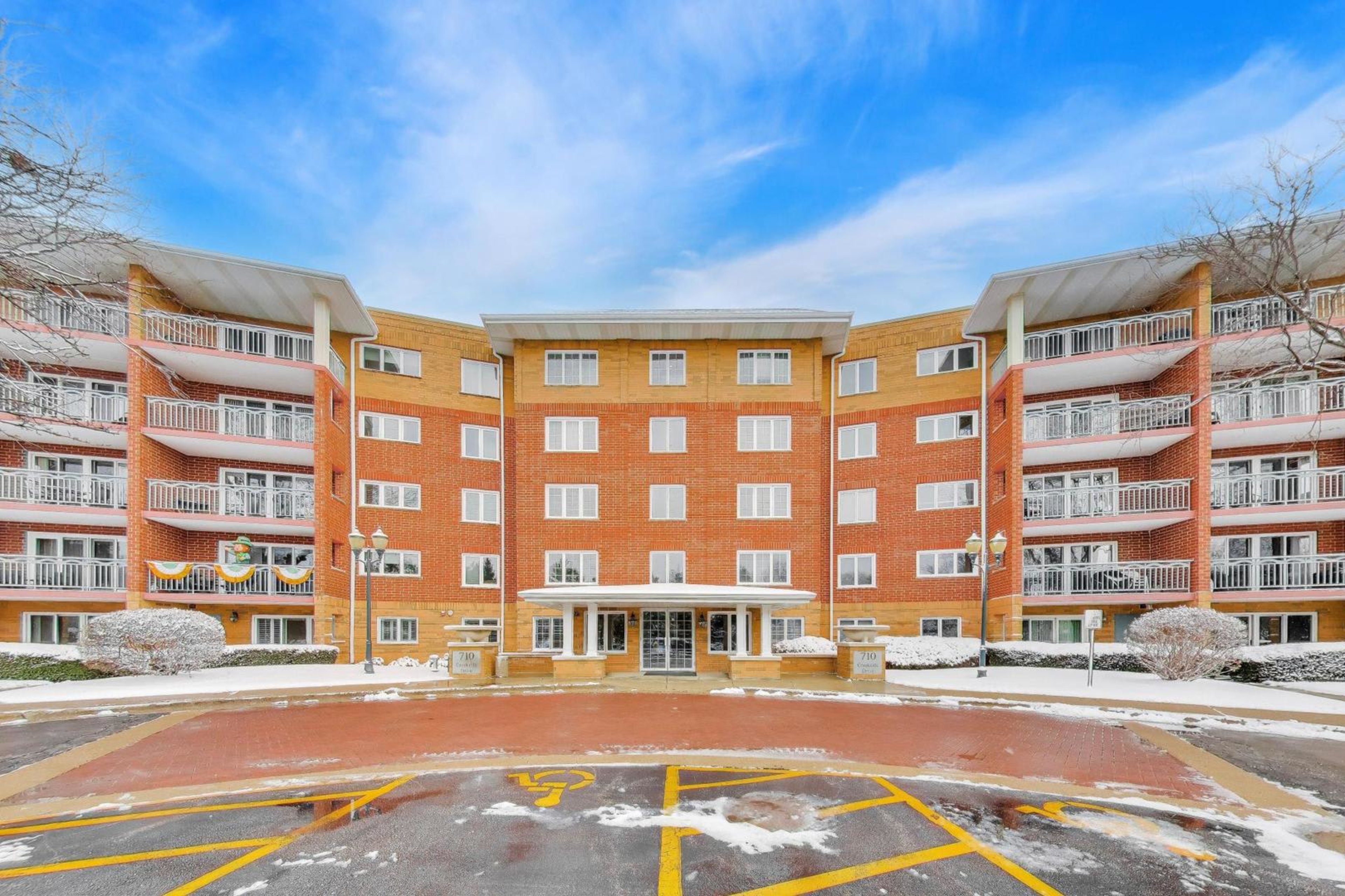 710 Creekside Drive, Mount Prospect