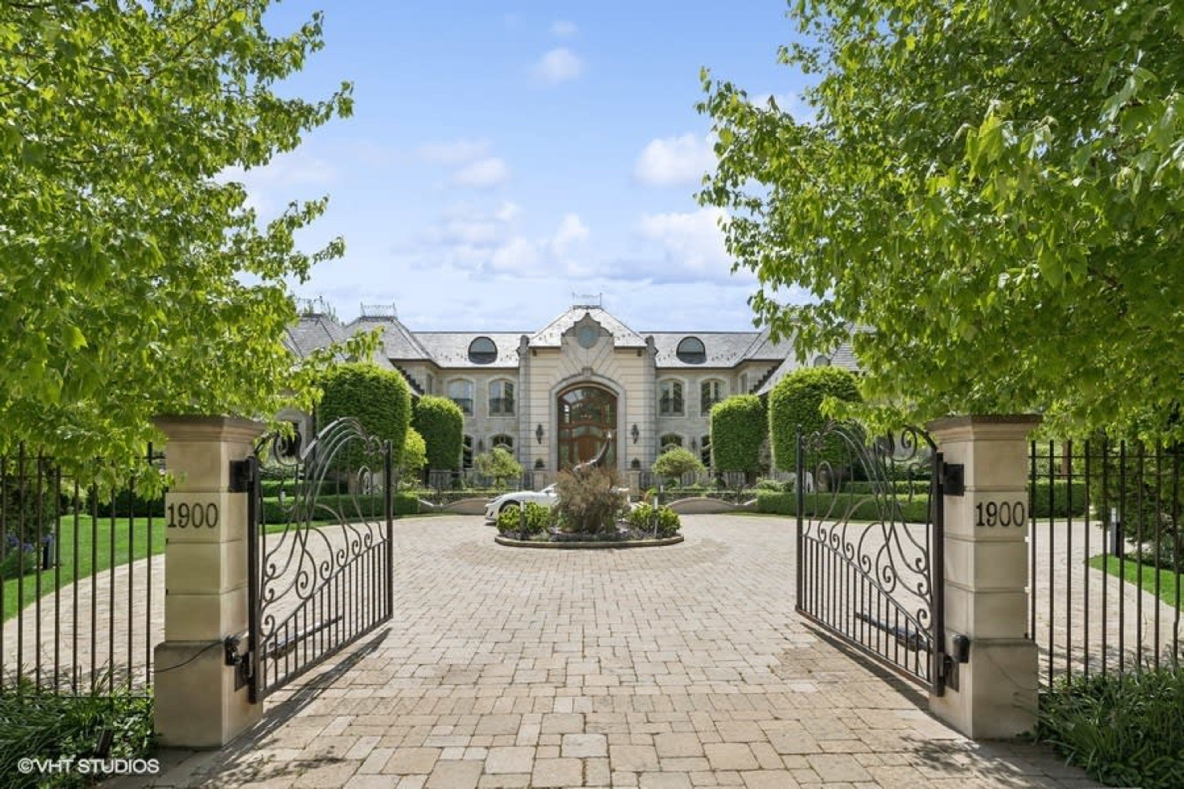 1900 Winnetka Avenue, Northfield