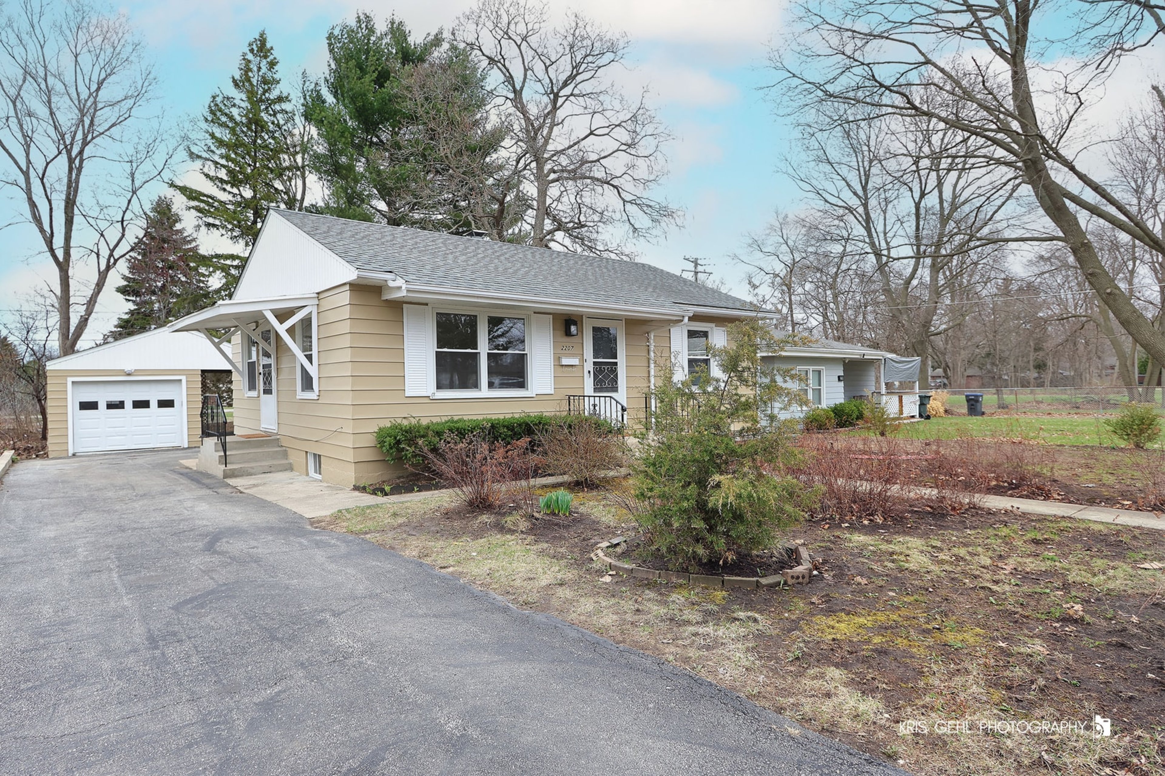 2207 Emmaus Avenue, Zion