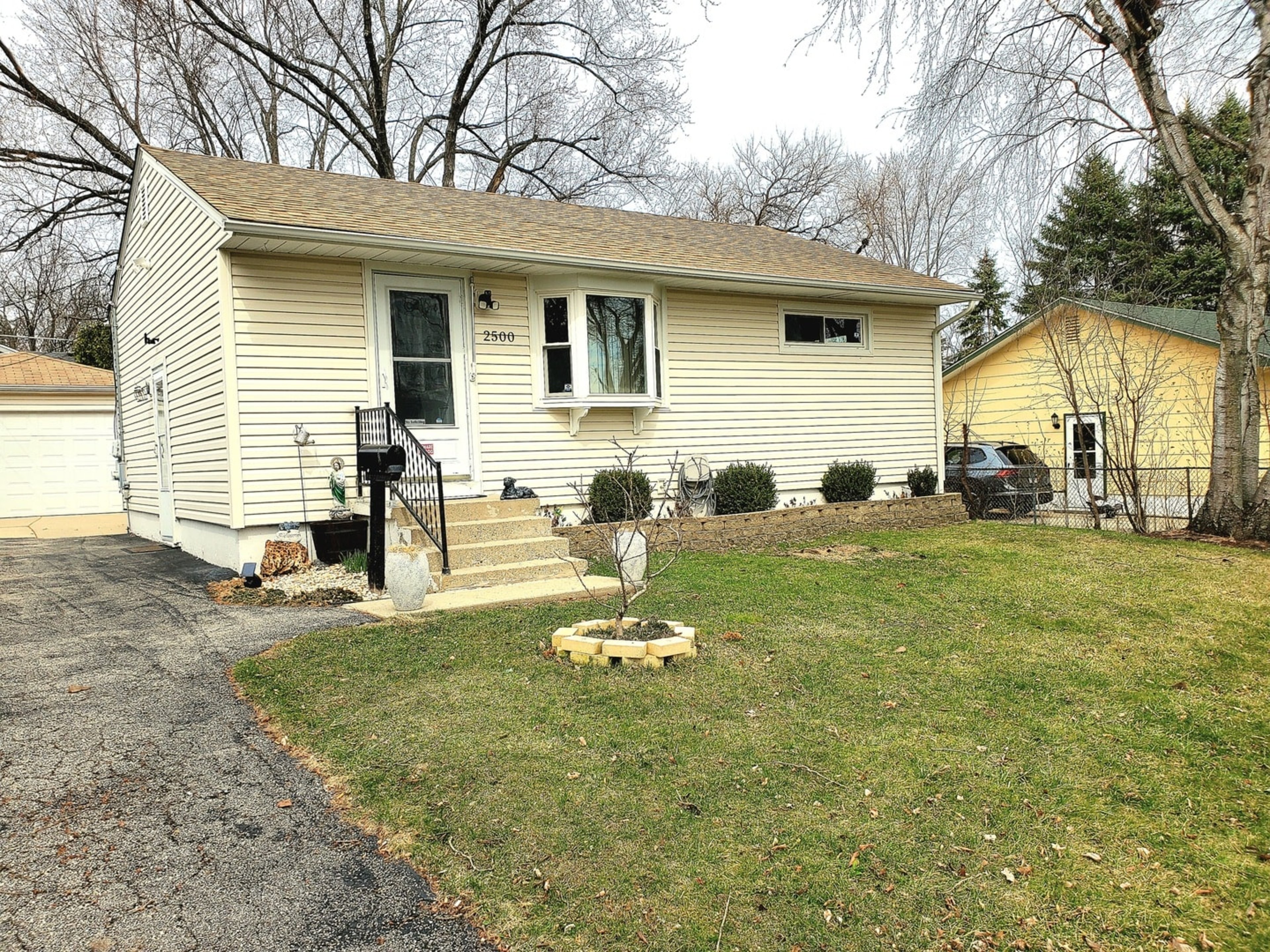 2500 Dakota Road, Waukegan