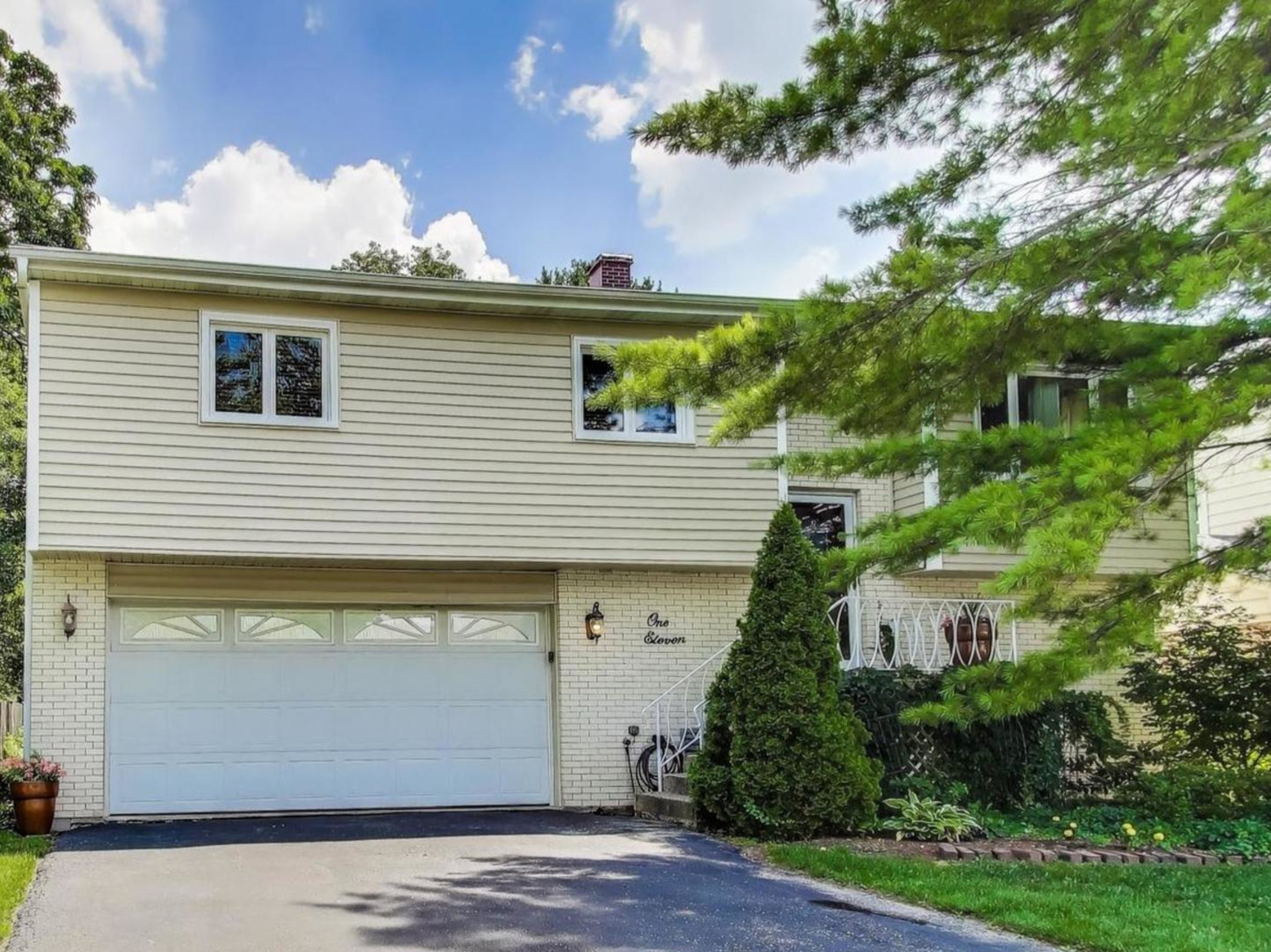 111 Brighton Place, Arlington Heights