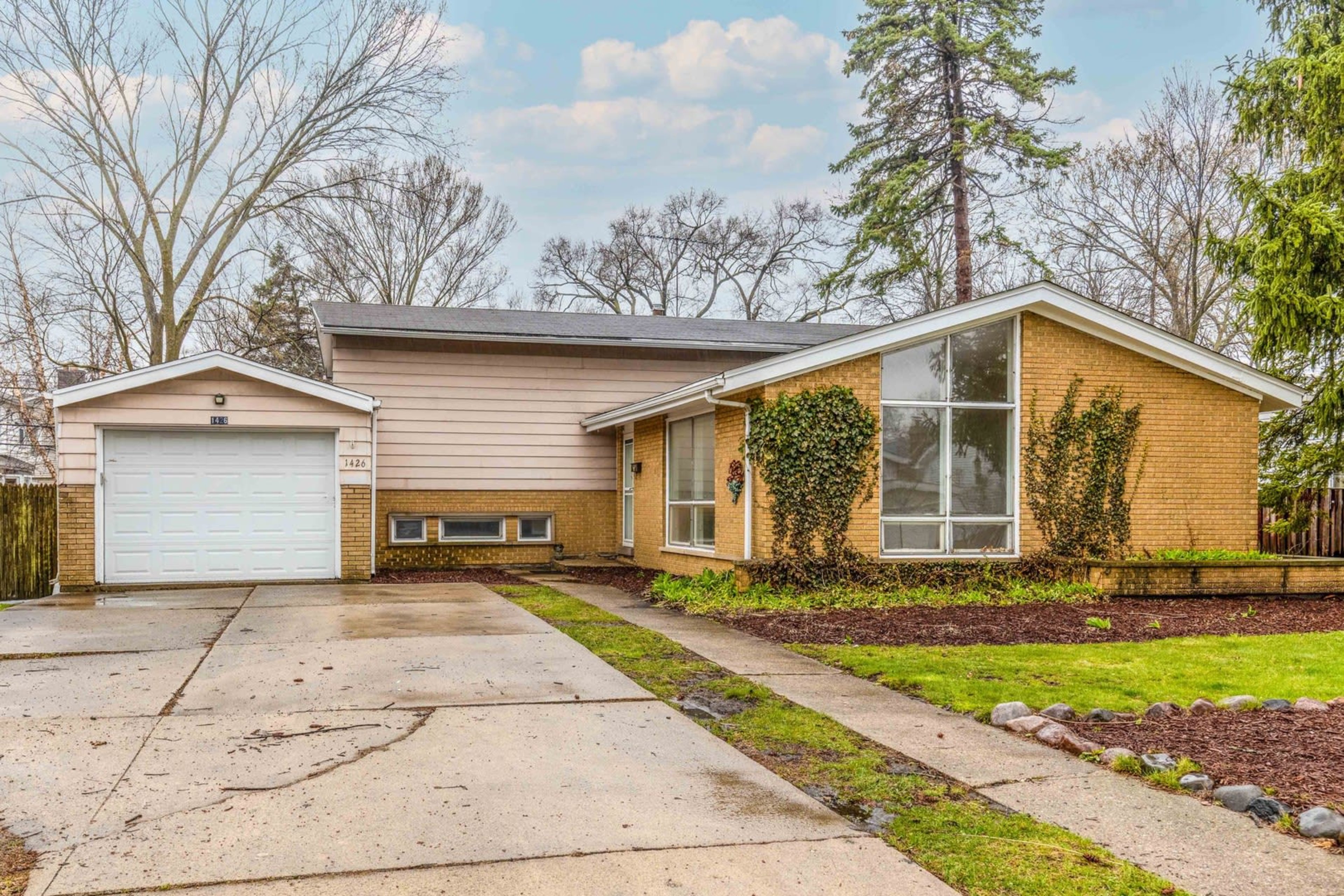 1426 Wescott Road