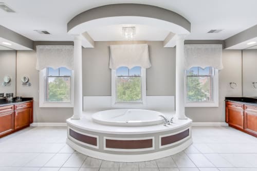 Glenview townhome primary bathroom