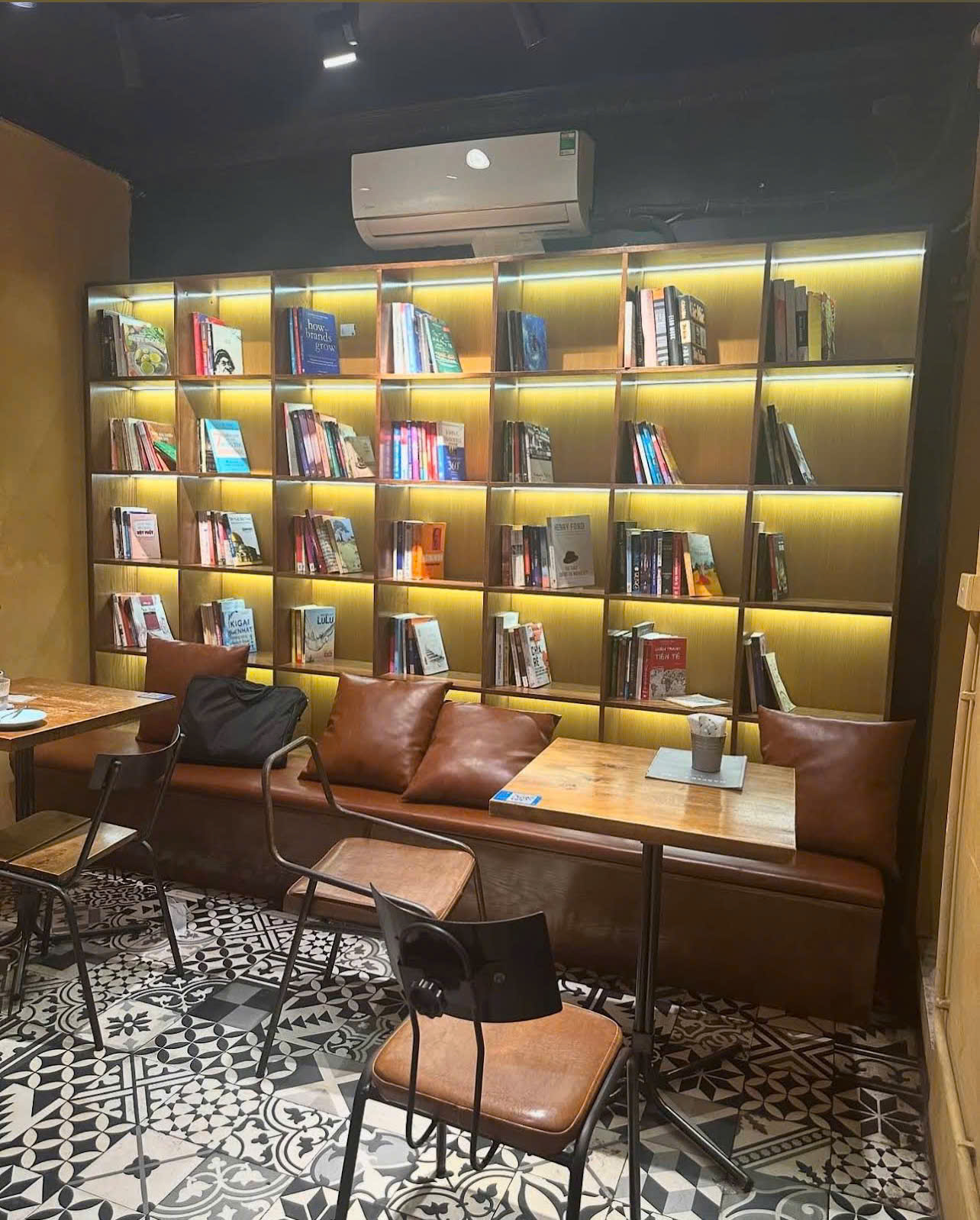 z7406116633525_efc6d4d17592c4f139aa189f6c36f0dc