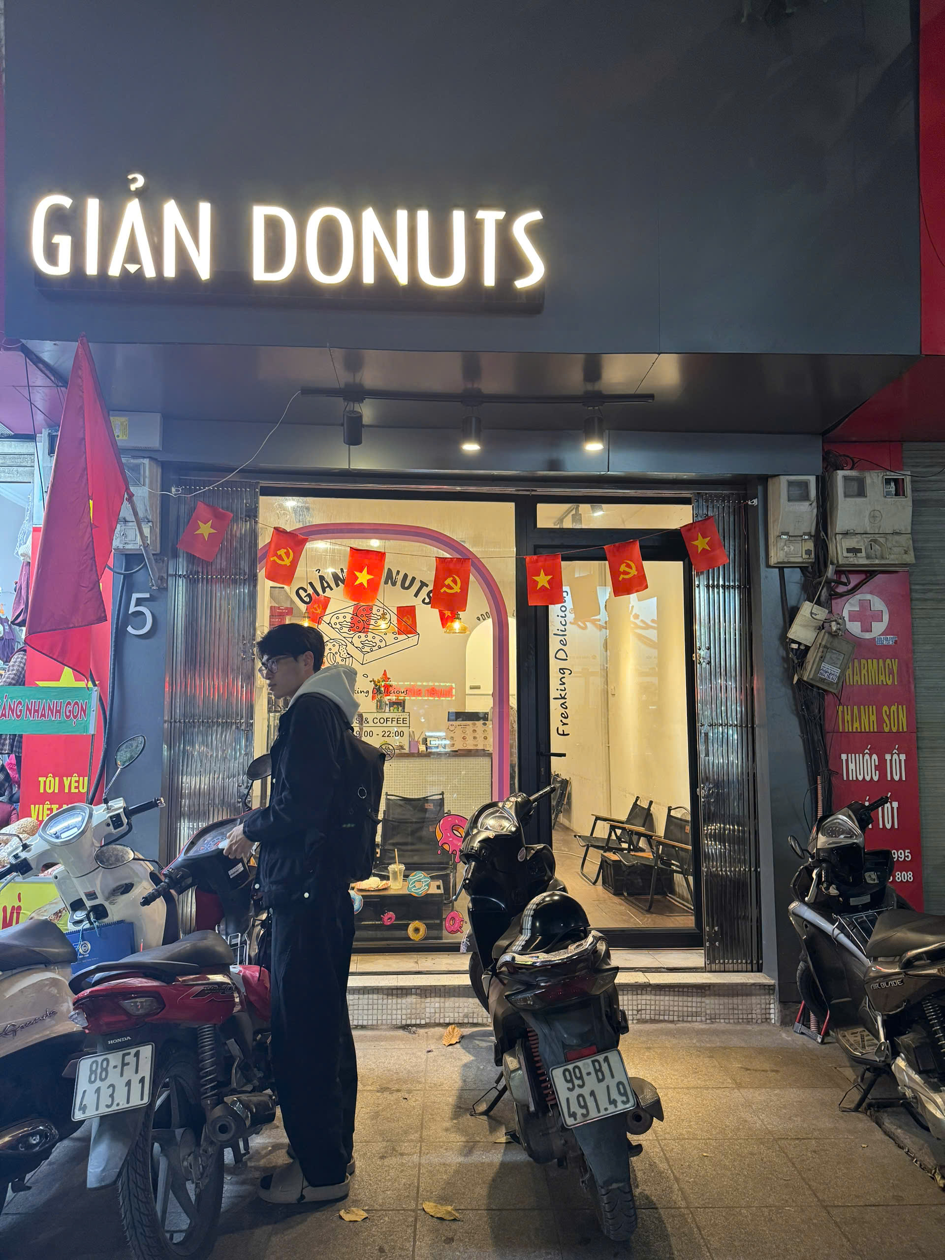 z7437226061355_8d6d31af6be6714ae80d70e02d46fdb2