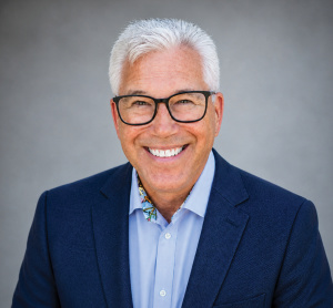 Dr. Gary Powell, dentiste, Westside Dental Centre - Photo portrait
