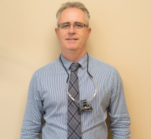 Dr. Peter Mitchell, dentiste, Dr. Sandy Crocker, Dr. Peter Mitchell and Associates - Photo portrait