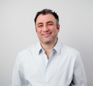 Dr. Wisam Helewa, dentiste, LifeSmiles Dental - Grant Park Mall - Photo portrait