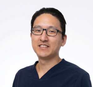 Dr. Yi-An Chen, dentiste, Orléans Queensway Dental - Photo portrait