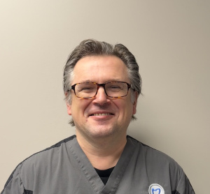 Dr Faizan Ahmed, dentiste, Dawson Dental - Brampton - Photo portrait