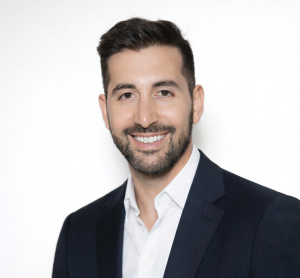 Dr Elior Yona, dentiste, Carrefour dentaire de Montréal - Photo portrait
