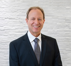 Dr Howard Libenson, dentiste, Centre Dentaire Jardins Dorval - Photo portrait