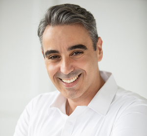 Dr Jonas Stefani, dentiste, Alderwood Family Dentistry - Photo portrait