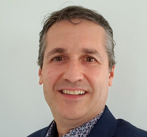 Dr. Henrique Bueno, dentiste, Clarmain Dental Centre - Photo portrait