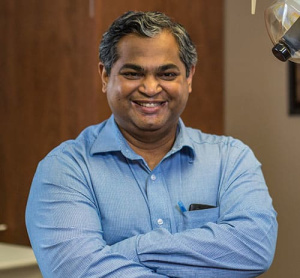 Dr. Dhamodhar Kosanam, dentiste, Southern Shore Dental - Photo portrait