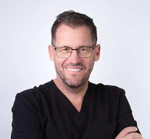 Dr. Neil McDermid, dentiste, Airdrie Dental Studio - Photo portrait