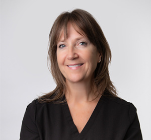 Dr. Victoria McDermid, dentiste, Airdrie Dental Studio - Photo portrait