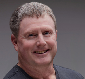 Dr. Russell MacSween, dentiste, Trimac Dental Centre - Photo portrait