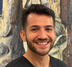 Dr. Felipe Souza da Costa, dentiste, Wembley Dental Clinic - Photo portrait