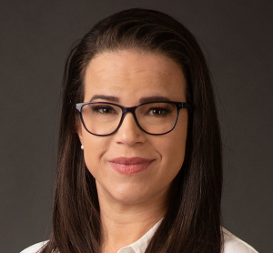 Dre Adriana Hernandez, dentiste, Walden Dental Wellness - Photo portrait