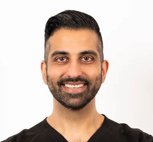 Dr. Gautam Matta, dentiste, Sheppard West Dental - Photo portrait