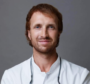 Dr. Oleksii Soloviov, dentiste, Dentistry on Green Lane - Dr. Howard Rosen - Photo portrait