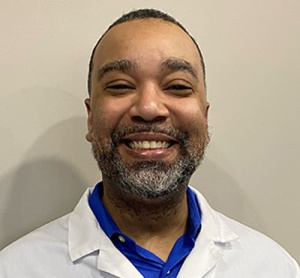 Dr. Esam Shawky, dentiste, Madison Dental - Photo portrait