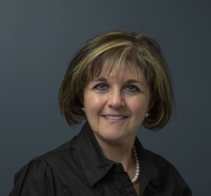 Dr. Mona Mohsen, dentiste, Riverdale Dental - Photo portrait