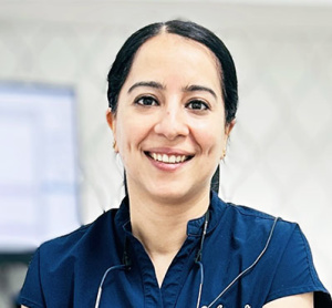 Dre Amandeep Kaur, dentiste, Omega Dental - Photo portrait